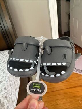 Kids Grey Shark Clog Shoes - Size 4